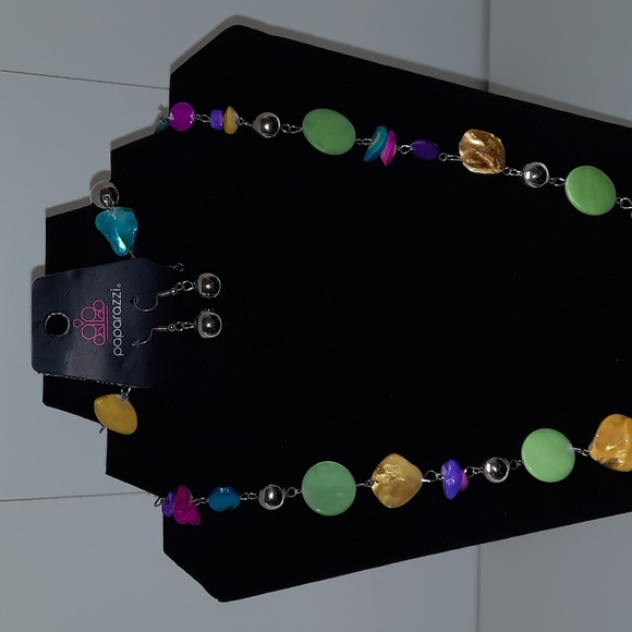 WELCOME TO SPRING Paparazzi Necklace and earrings - Picture 5 of 5